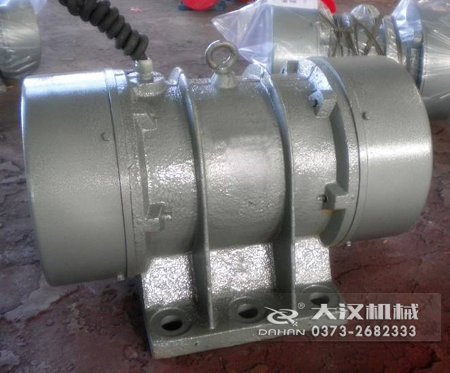 VB振動(dòng)電機(jī)是靠偏心塊的振動(dòng)而造成的，振動(dòng)源所以偏心塊的角度和大小是比較重要的。