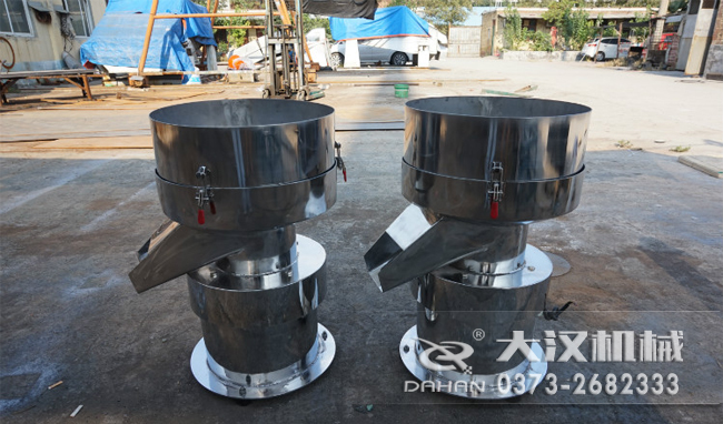 不銹鋼涂料振動篩是一種比較受用戶歡迎的產(chǎn)品之一，主要優(yōu)勢耐酸堿，不生銹，使用壽命長。