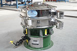 600型三次元振動篩，產(chǎn)量可達(dá)500kg/h。
